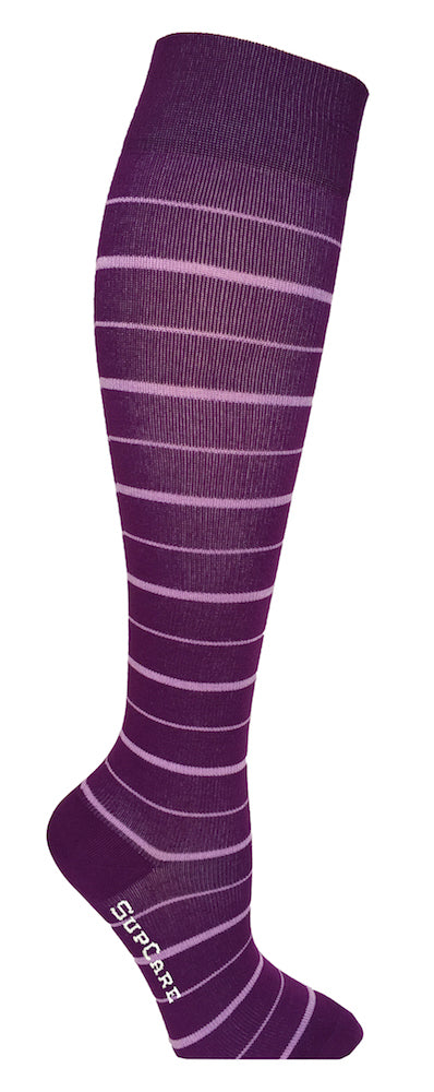 Lilarandiga stödstrumpor i bambu