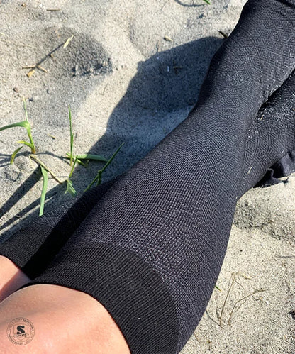 Stiliga stödstrumpor med grått diskret mönster, bambu