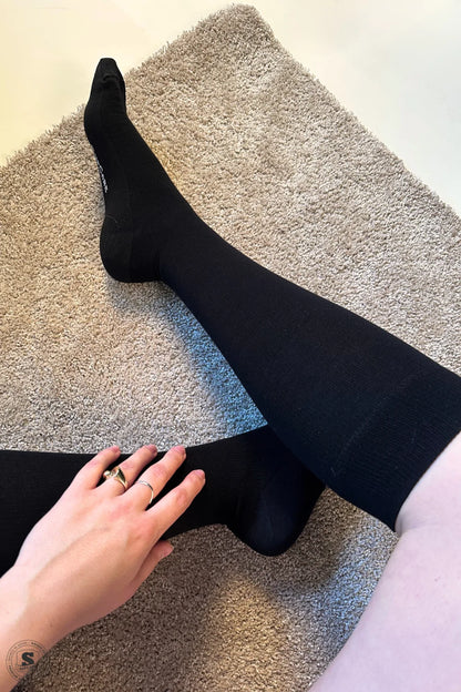 Enfärgade stödstrumpor - svart