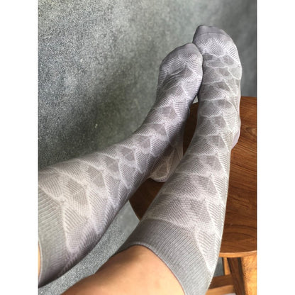 Grå stödstrumpor med lövmönster, bambu