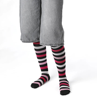 Randiga stödstrumpor