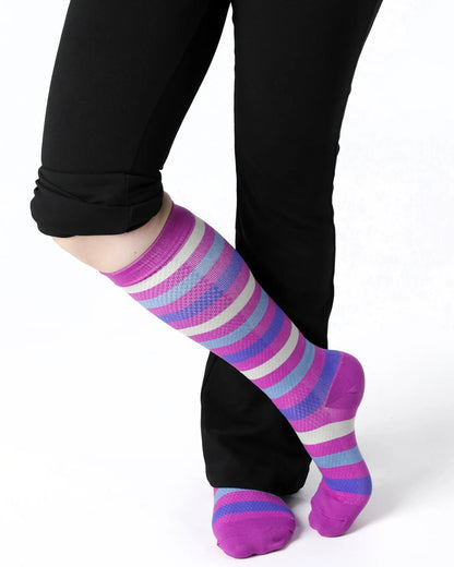 Randiga stödstrumpor