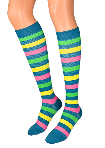 Randiga stödstrumpor